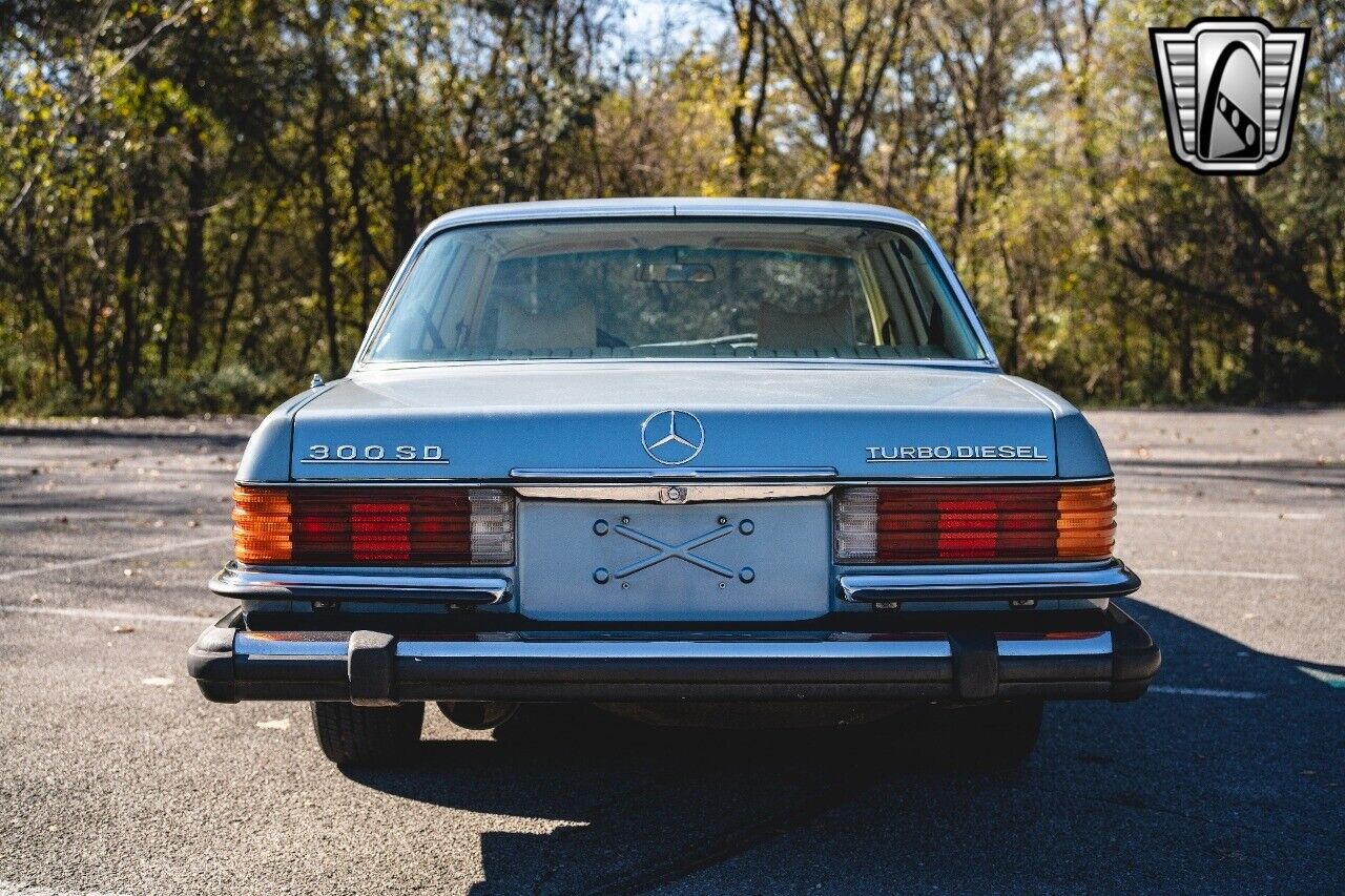 Mercedes-Benz-300-Series-Berline-1979-5