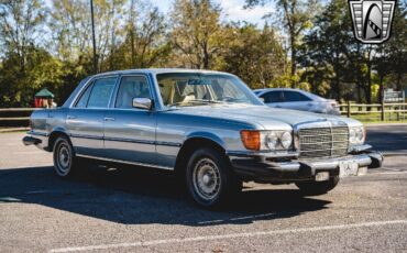 Mercedes-Benz-300-Series-Berline-1979-8