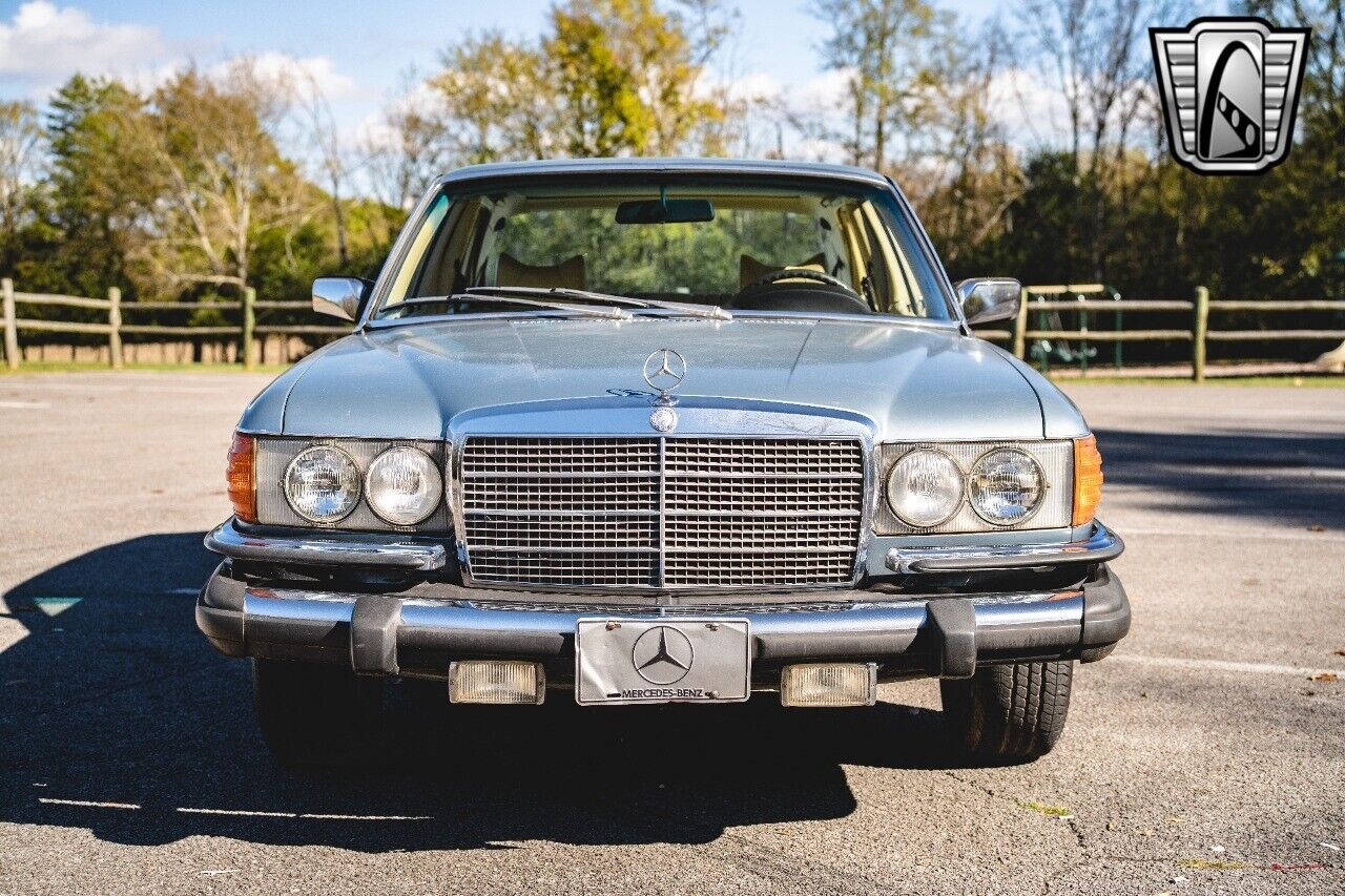 Mercedes-Benz-300-Series-Berline-1979-9