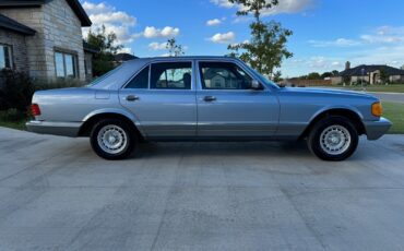 Mercedes-Benz-300-Series-Berline-1983-1