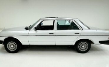 Mercedes-Benz-300-Series-Berline-1984-1