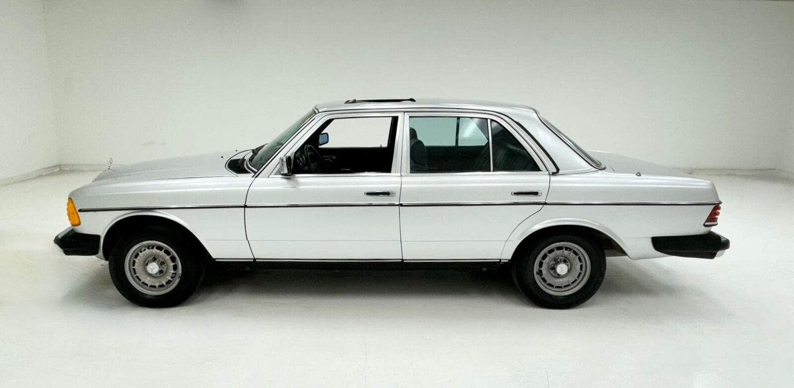 Mercedes-Benz-300-Series-Berline-1984-1