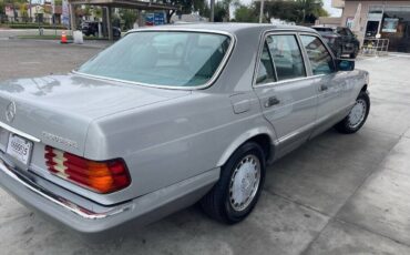 Mercedes-Benz-300-Series-Berline-1984-7