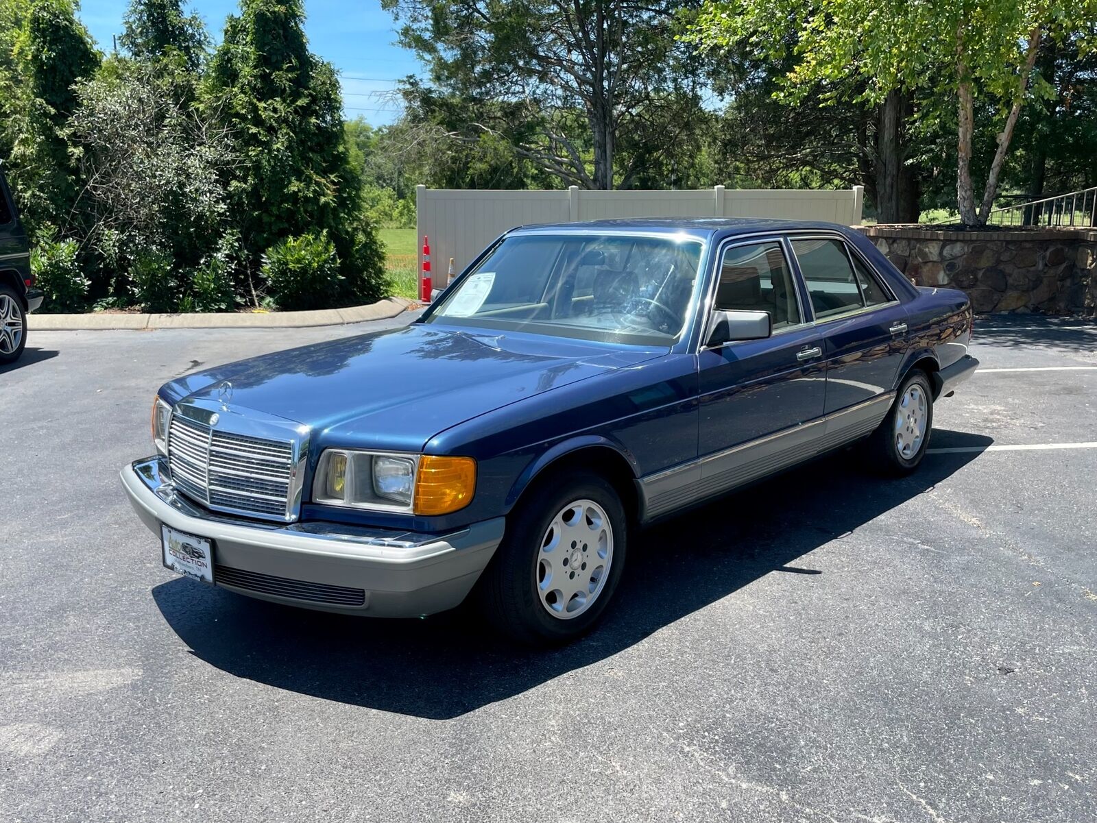 Mercedes-Benz-300-Series-Berline-1985-1