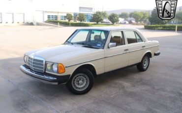 Mercedes-Benz-300-Series-Berline-1985-2