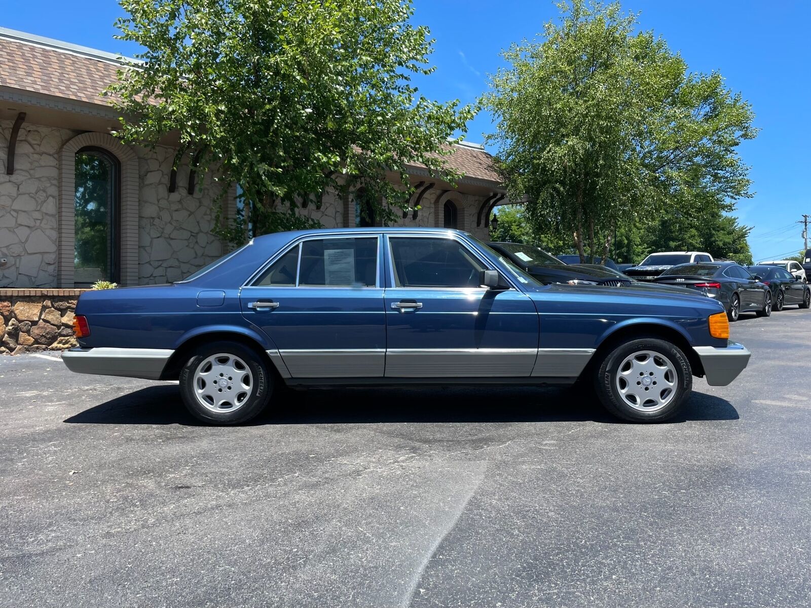 Mercedes-Benz-300-Series-Berline-1985-5