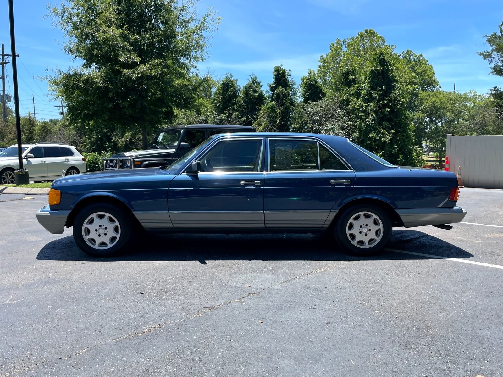 Mercedes-Benz-300-Series-Berline-1985-6