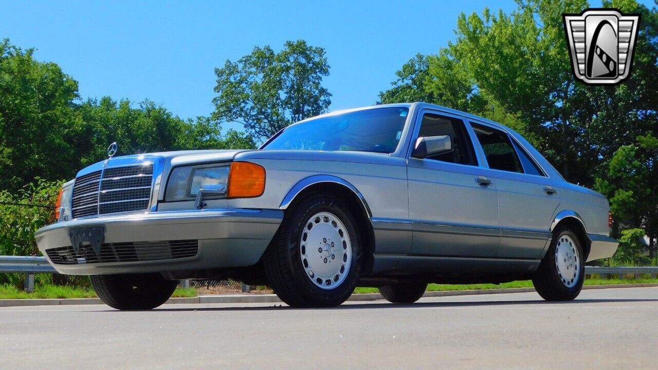 Mercedes-Benz-300-Series-Berline-1990-3