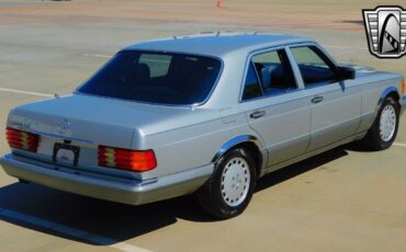 Mercedes-Benz-300-Series-Berline-1990-7