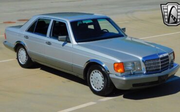 Mercedes-Benz-300-Series-Berline-1990-9