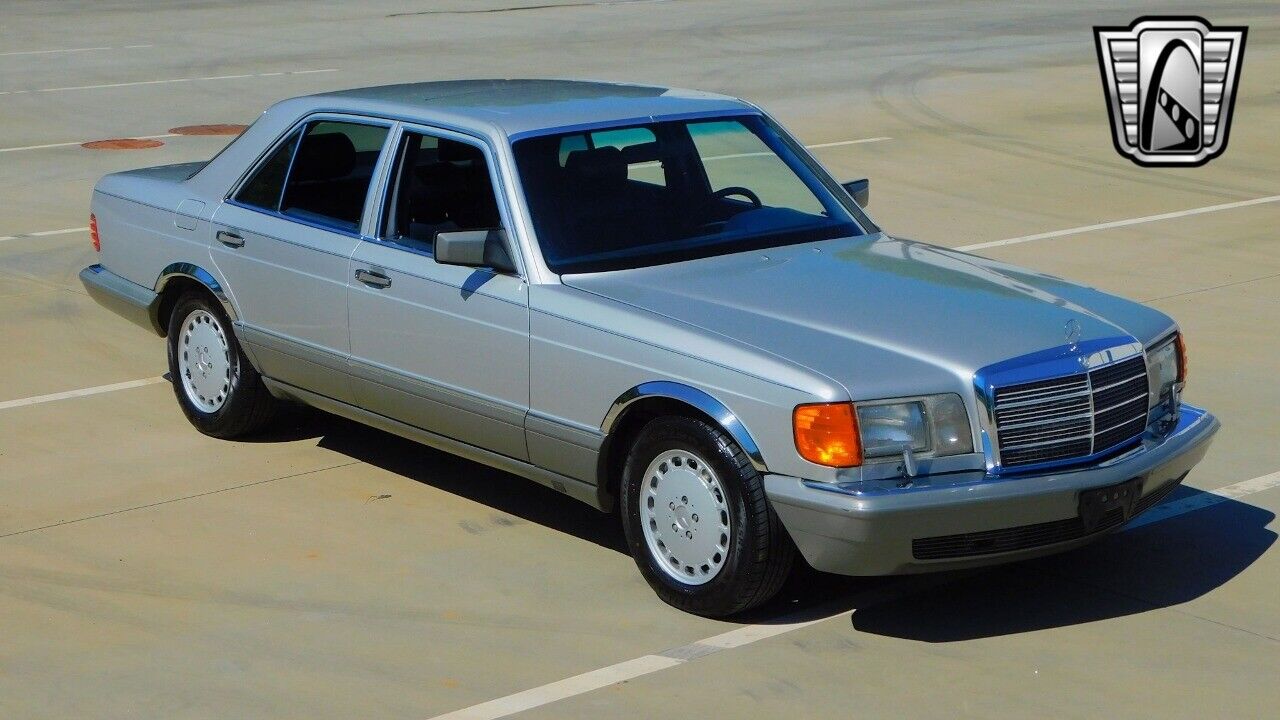 Mercedes-Benz-300-Series-Berline-1990-9