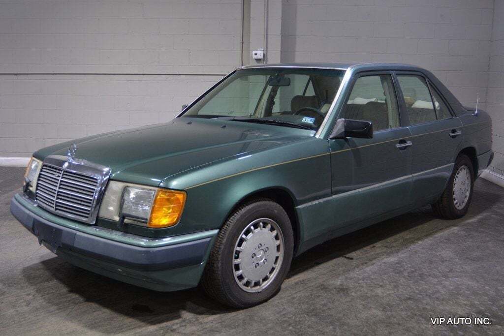 Mercedes-Benz-300-Series-Berline-1993-1