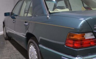 Mercedes-Benz-300-Series-Berline-1993-10