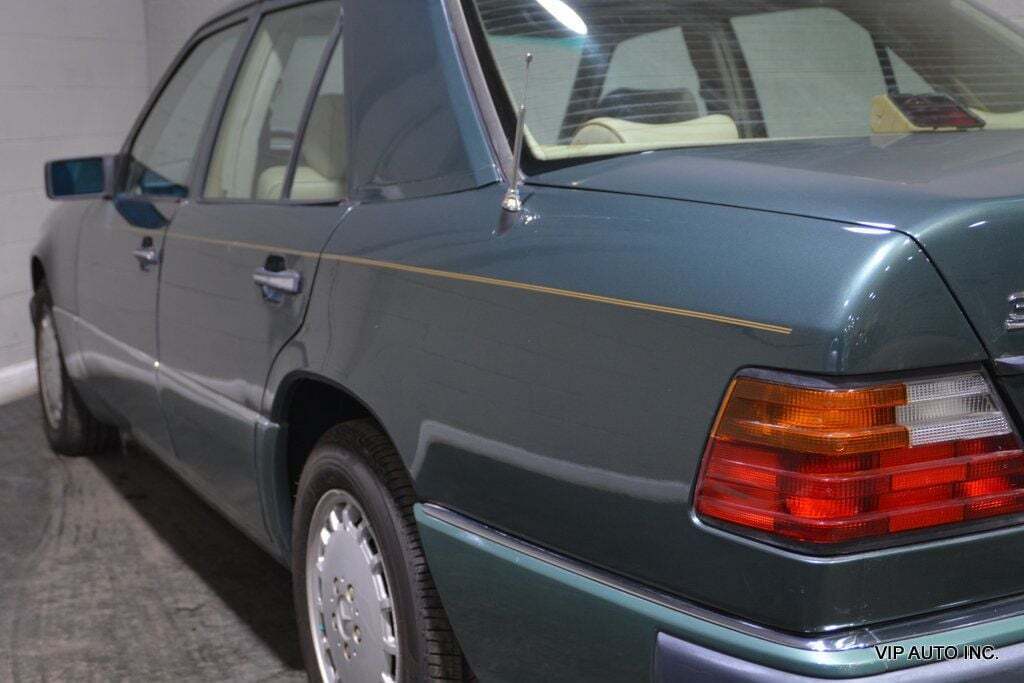 Mercedes-Benz-300-Series-Berline-1993-10