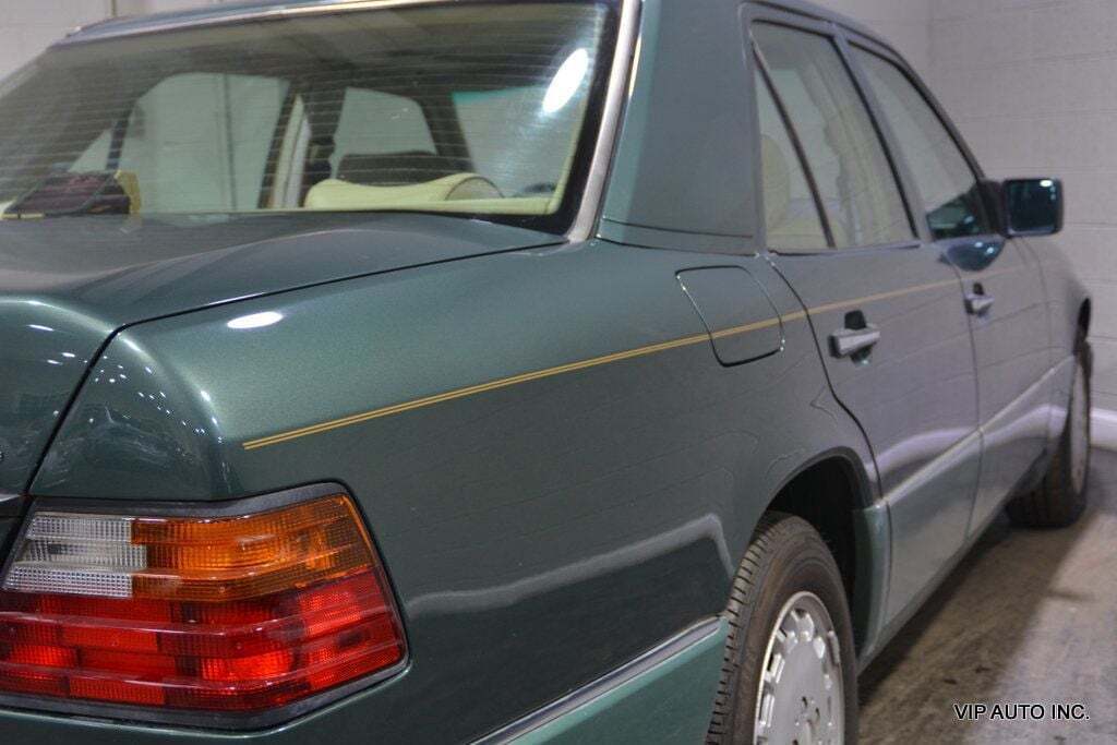 Mercedes-Benz-300-Series-Berline-1993-11