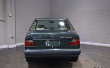 Mercedes-Benz-300-Series-Berline-1993-13