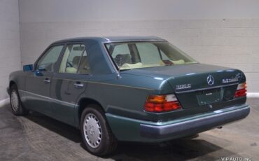 Mercedes-Benz-300-Series-Berline-1993-2