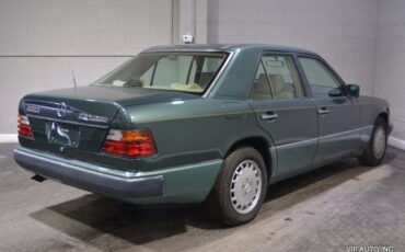 Mercedes-Benz-300-Series-Berline-1993-3