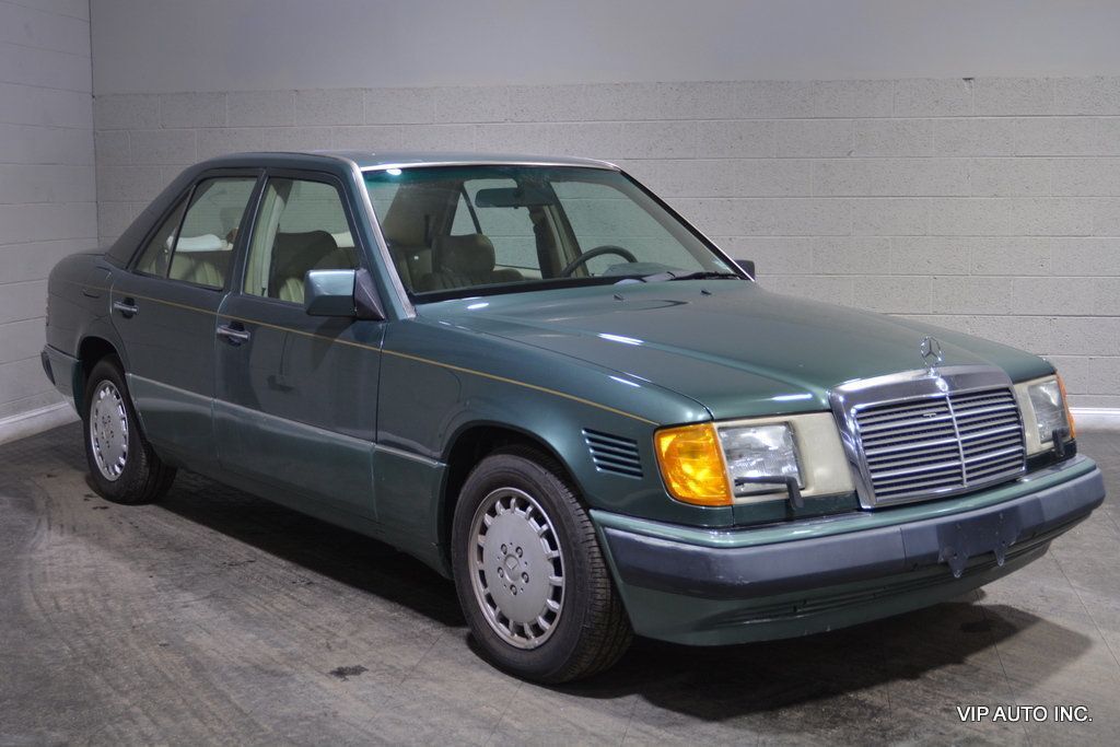 Mercedes-Benz-300-Series-Berline-1993-38