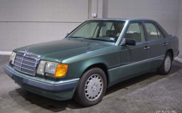 Mercedes-Benz-300-Series-Berline-1993-39