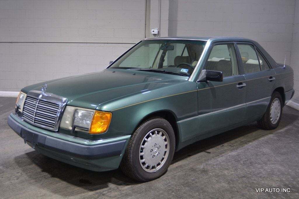 Mercedes-Benz-300-Series-Berline-1993-39