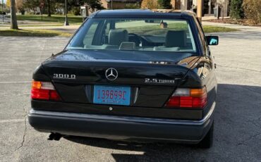 Mercedes-Benz-300-Series-Berline-1993-4