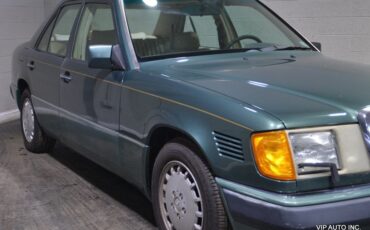 Mercedes-Benz-300-Series-Berline-1993-4