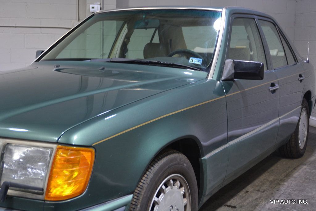 Mercedes-Benz-300-Series-Berline-1993-5