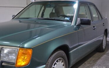 Mercedes-Benz-300-Series-Berline-1993-7