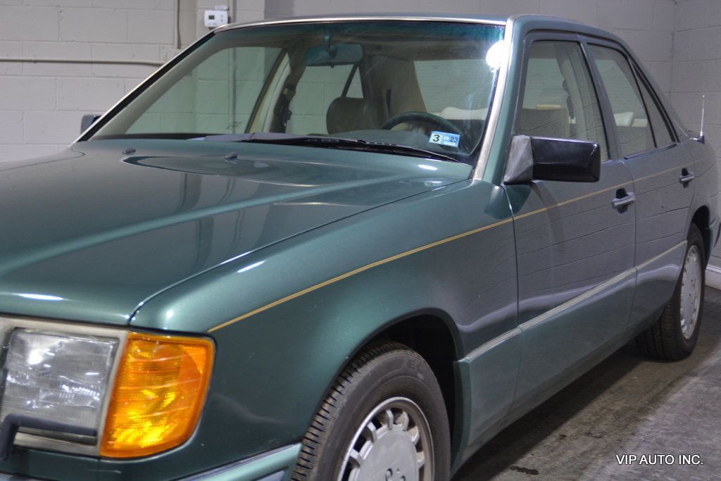 Mercedes-Benz-300-Series-Berline-1993-7