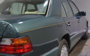 Mercedes-Benz-300-Series-Berline-1993-9