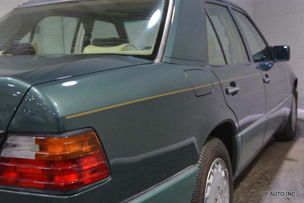 Mercedes-Benz-300-Series-Berline-1993-9