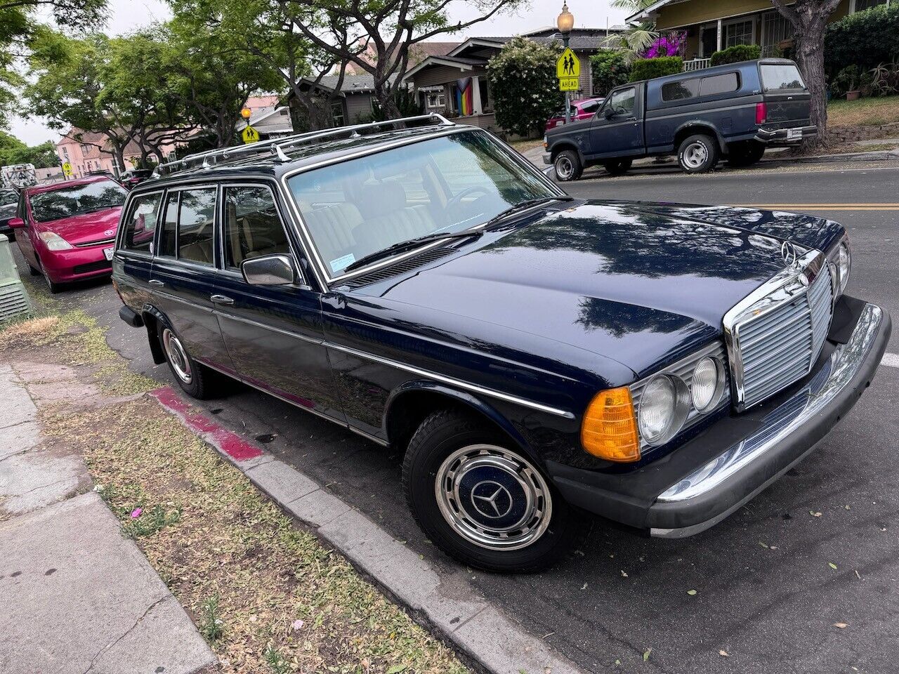 Mercedes-Benz-300-Series-Break-1980-4