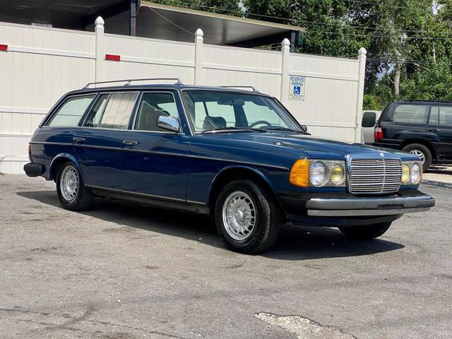 Mercedes-Benz-300-Series-Break-1983-6