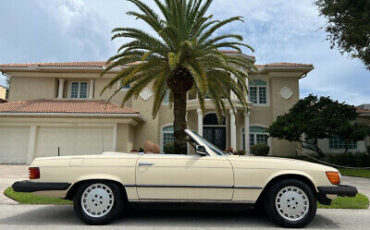 Mercedes-Benz-300-Series-Cabriolet-1983-1