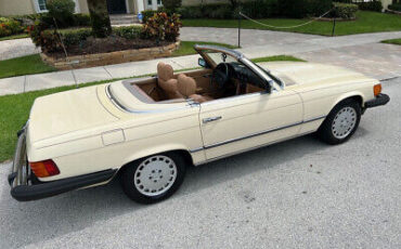 Mercedes-Benz-300-Series-Cabriolet-1983-2