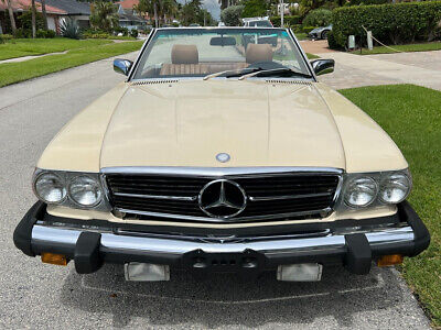 Mercedes-Benz-300-Series-Cabriolet-1983-3