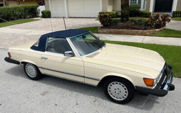 Mercedes-Benz-300-Series-Cabriolet-1983-5