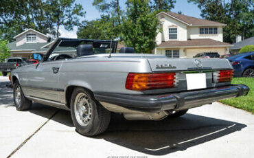 Mercedes-Benz-300-Series-Cabriolet-1983-5