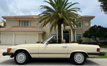 Mercedes-Benz-300-Series-Cabriolet-1983-7