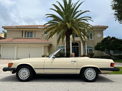 Mercedes-Benz-300-Series-Cabriolet-1983-7