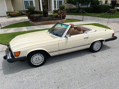 Mercedes-Benz-300-Series-Cabriolet-1983-8