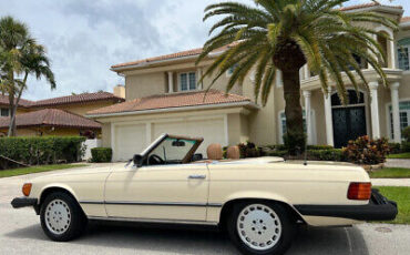 Mercedes-Benz-300-Series-Cabriolet-1983-9