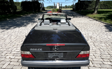 Mercedes-Benz-300-Series-Cabriolet-1993-11