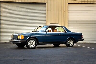 Mercedes-Benz-300-Series-Coupe-1984-6