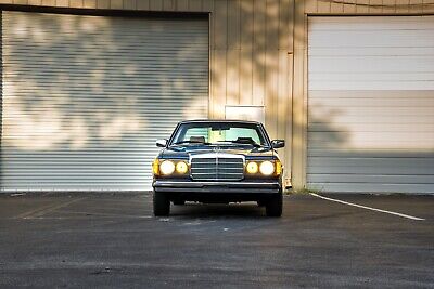 Mercedes-Benz-300-Series-Coupe-1984-7