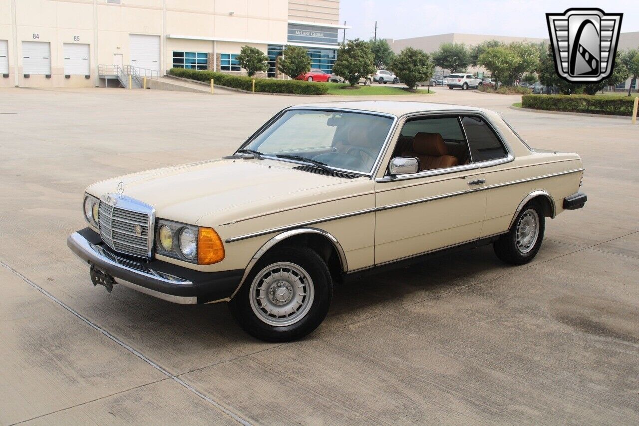 Mercedes-Benz-300-Series-Coupe-1985-2