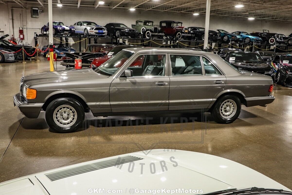 Mercedes-Benz-380SEL-Berline-1983-9