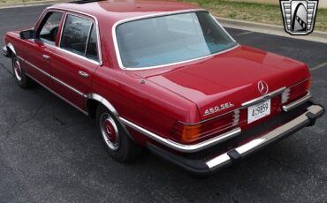 Mercedes-Benz-400-Series-1977-4