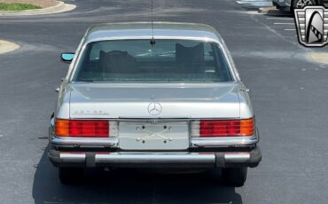 Mercedes-Benz-400-Series-1977-4